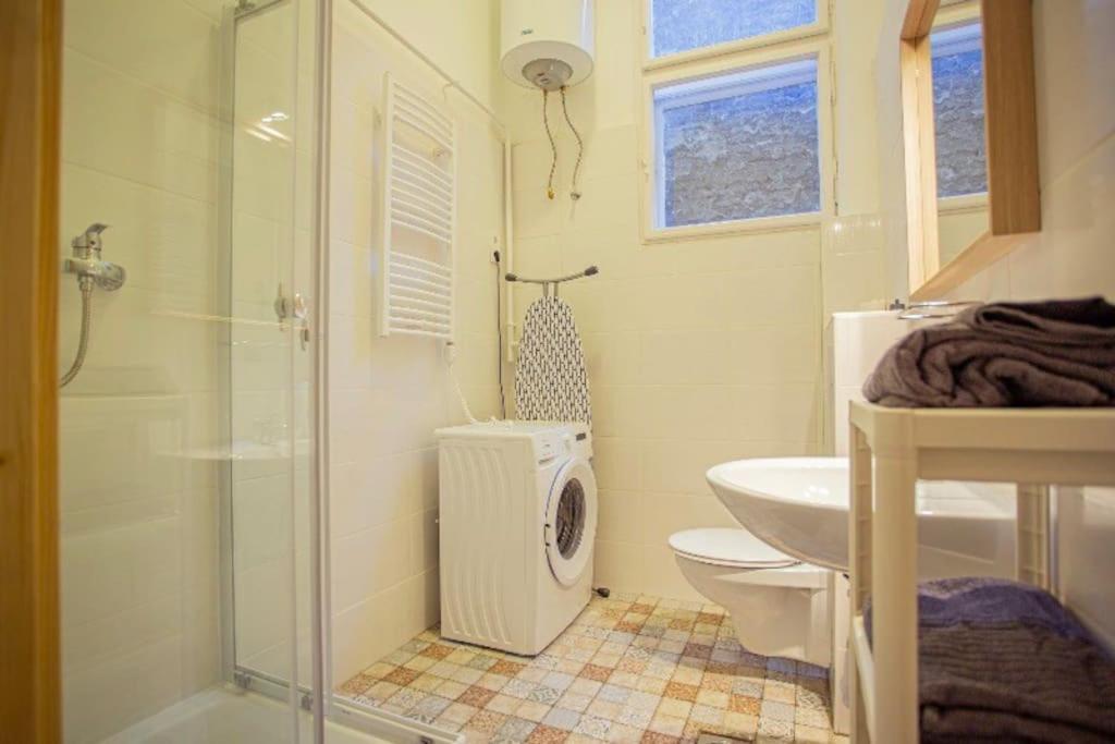 Cosy 2 Bedroom Flat In Akacfa St., Sol Budapest Ngoại thất bức ảnh