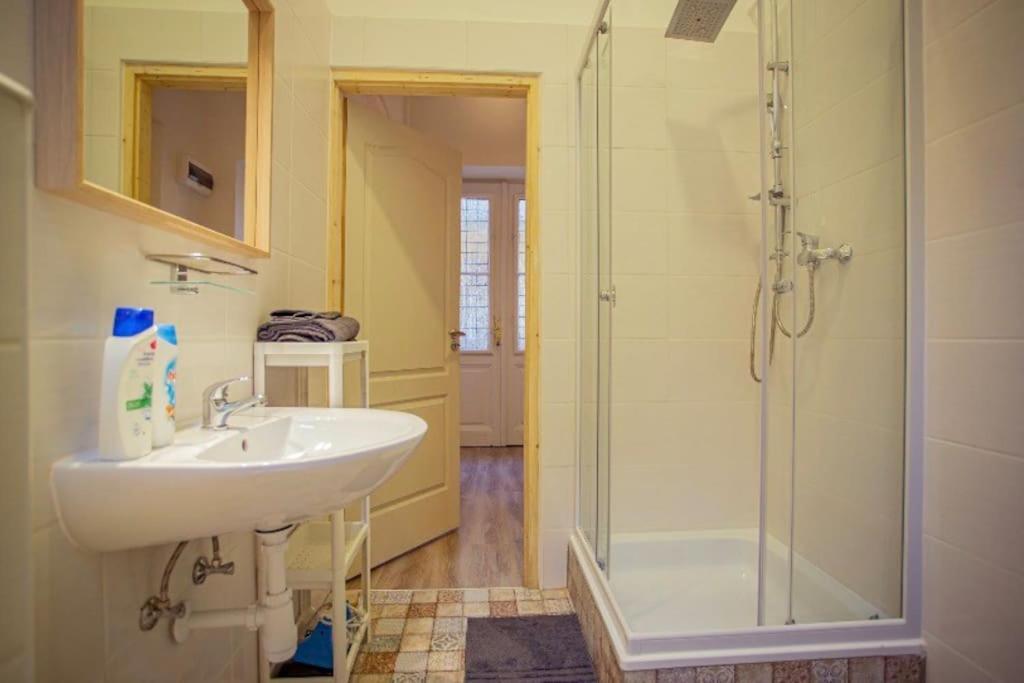 Cosy 2 Bedroom Flat In Akacfa St., Sol Budapest Ngoại thất bức ảnh